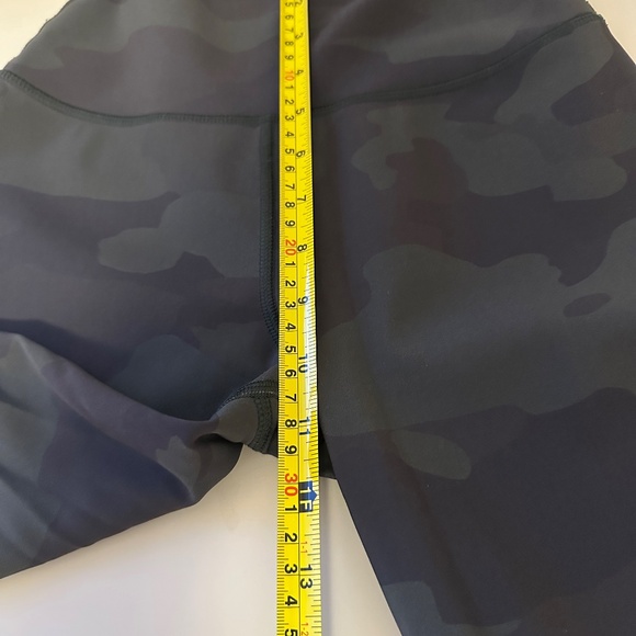 Alo Yoga Black and Gray Camo High Waist Leggings | Size XS - Picture 10 of 11